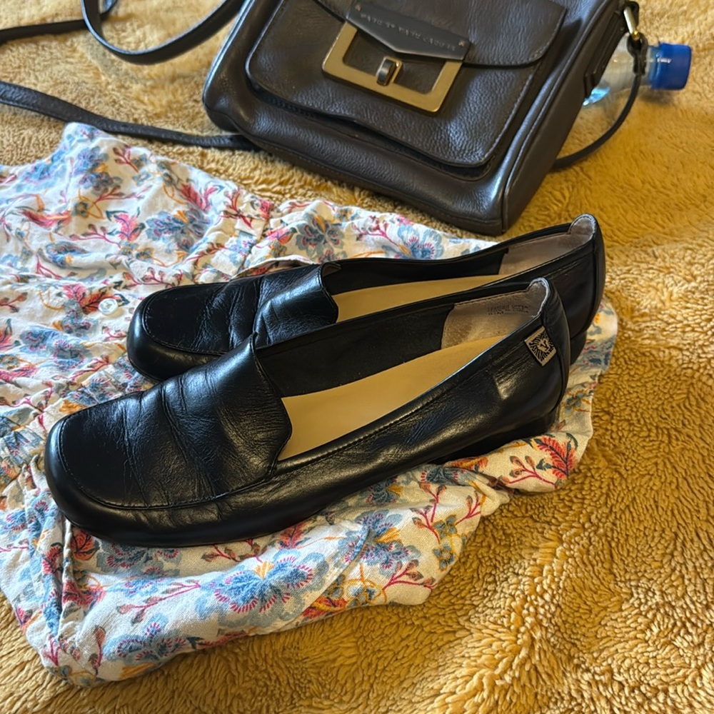 Anne Klein black leather slip ons - size 6.5